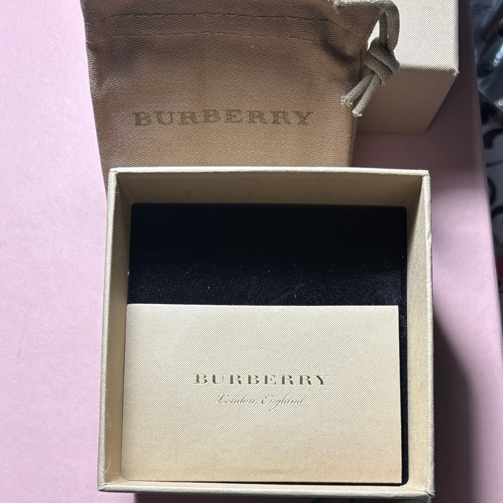 Burberry Silver Pendant with Letter “E” Pouch Tag Box - Picture 6 of 11